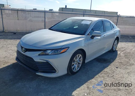 2023 Toyota Camry Le z USA, uszkodzony, nr VIN 4T1C11AK2PU132966